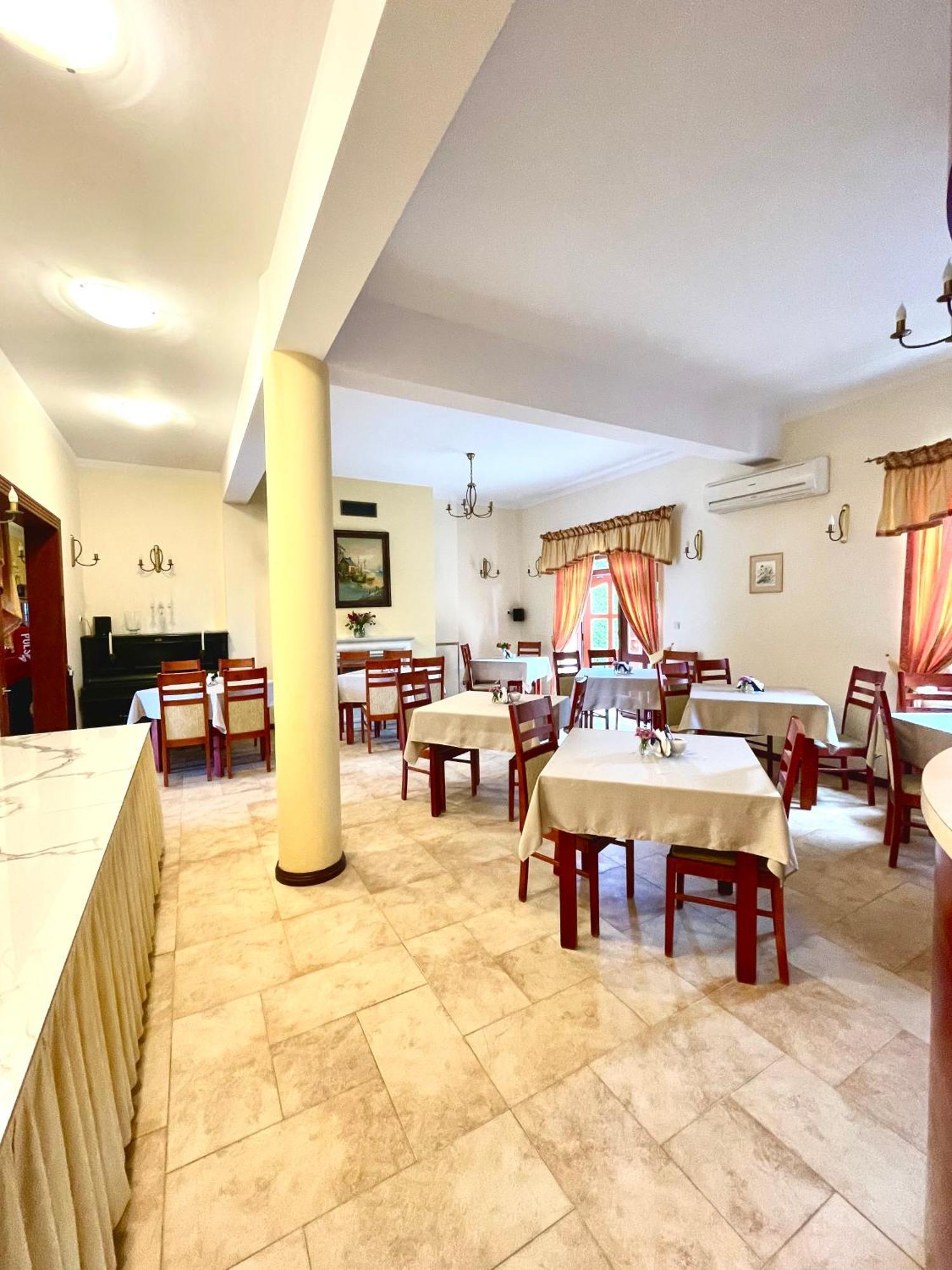 Riviera -Adults Only Villa Rewal Exterior photo